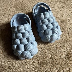 COPY - Bubble slides crocs